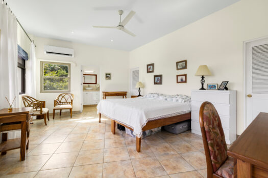 CASA CURVA – AMAZING COUNTRYSIDE 5 ACRE ESTATE – PRIVATE PROPERTY IN GATED COMMUNITY – HORSE INSTALLATIONS –  INFINITY EDGE POOL ++++