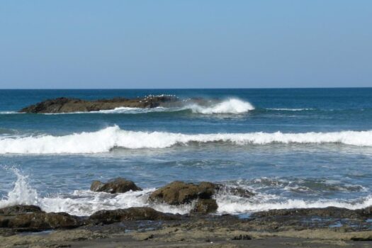 AMAZING WHITE WATER COASTAL BEACH, SURF VIEW GOLD COAST / BEST BUY COSTA RICA
