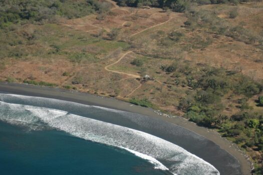 AMAZING WHITE WATER COASTAL BEACH, SURF VIEW GOLD COAST / BEST BUY COSTA RICA