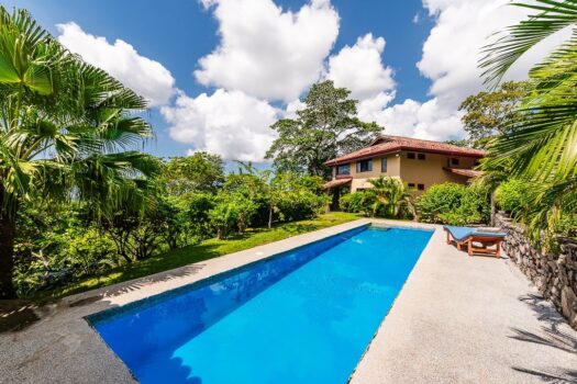OCEAN VIEW HOUSE LOCATED IN THE JUNGLE HAVEN