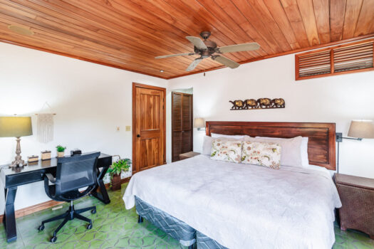 BEAUTIFUL SPACIOUS BEACH VILLA ACROSS THE STREET FROM BEACH
