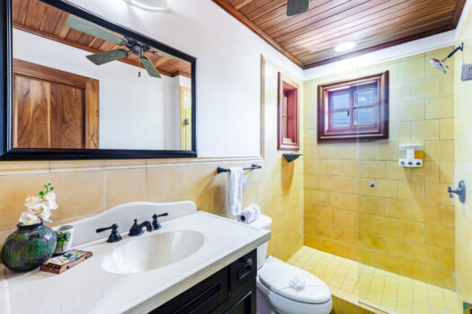 BEAUTIFUL SPACIOUS BEACH VILLA ACROSS THE STREET FROM BEACH