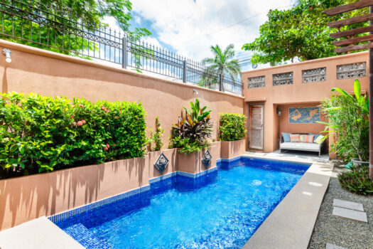 BEAUTIFUL SPACIOUS BEACH VILLA ACROSS THE STREET FROM BEACH