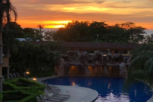 SUNRISE #26 -BEST PRICE- IDEAL LOCATION- POOL- FUN- THE BEST OPTION IN TAMARINDO