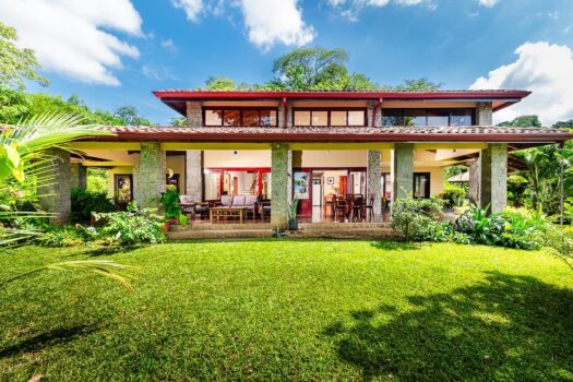 OCEAN VIEW HOUSE LOCATED IN THE JUNGLE HAVEN