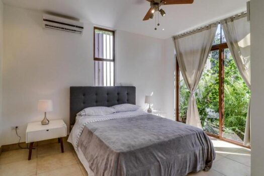 2 Bedroom Garden Oasis Condo Close to the Beach