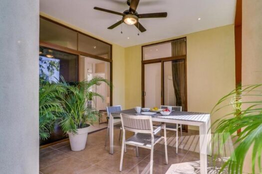 2 Bedroom Garden Oasis Condo Close to the Beach