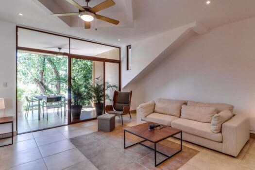 2 Bedroom Garden Oasis Condo Close to the Beach