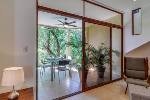 2 Bedroom Garden Oasis Condo Close to the Beach