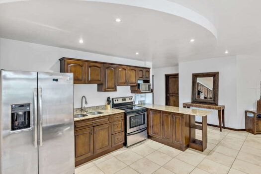 Bright Spacious 3 Bed Condo in Tamarindo