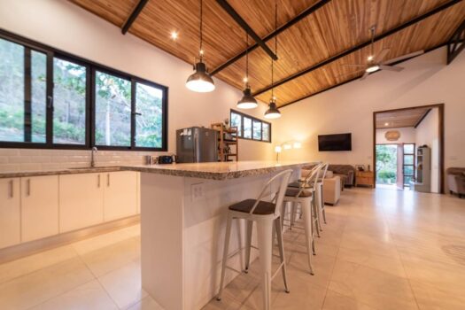 TRANQUIL LUXURY SPACIOUS HOME WITH INDEPENDENT APARTMENT