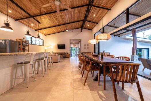 TRANQUIL LUXURY SPACIOUS HOME WITH INDEPENDENT APARTMENT