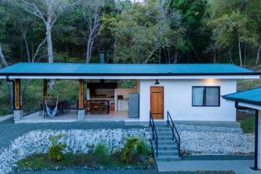 TRANQUIL LUXURY SPACIOUS HOME WITH INDEPENDENT APARTMENT