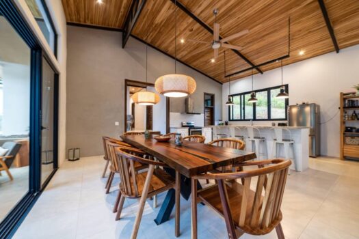 TRANQUIL LUXURY SPACIOUS HOME WITH INDEPENDENT APARTMENT