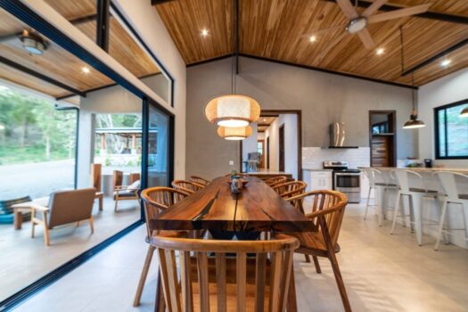 TRANQUIL LUXURY SPACIOUS HOME WITH INDEPENDENT APARTMENT