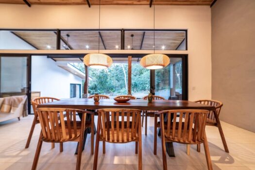 TRANQUIL LUXURY SPACIOUS HOME WITH INDEPENDENT APARTMENT