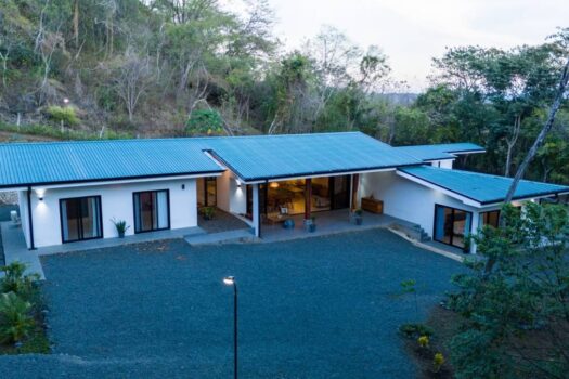 TRANQUIL LUXURY SPACIOUS HOME WITH INDEPENDENT APARTMENT