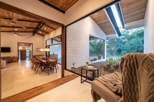 TRANQUIL LUXURY SPACIOUS HOME WITH INDEPENDENT APARTMENT