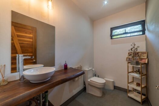 TRANQUIL LUXURY SPACIOUS HOME WITH INDEPENDENT APARTMENT