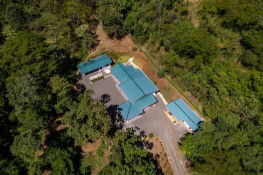 TRANQUIL LUXURY SPACIOUS HOME WITH INDEPENDENT APARTMENT