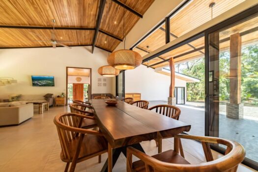 TRANQUIL LUXURY SPACIOUS HOME WITH INDEPENDENT APARTMENT