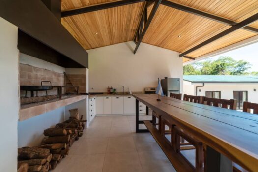 TRANQUIL LUXURY SPACIOUS HOME WITH INDEPENDENT APARTMENT