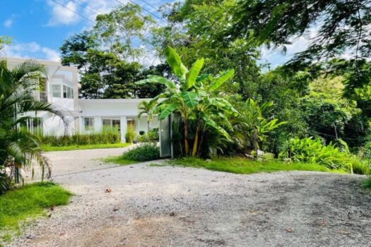 Casa Bianka – Modern Home + Guest House with Pool near Playa Samara!