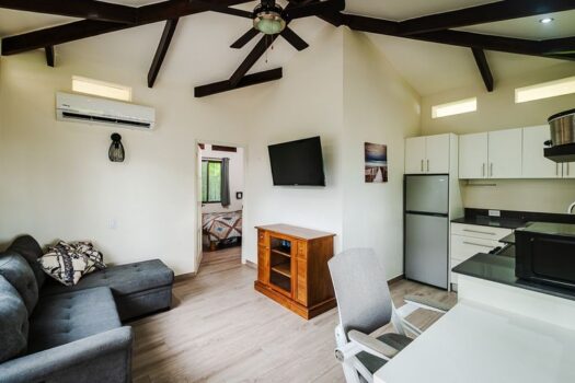 Casa Amani: Walking Distance to the Beach and Downtown Tamarindo!