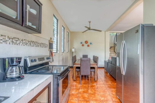 House  with 3 Bedroom + 6 Cabins In Playas Del Coco