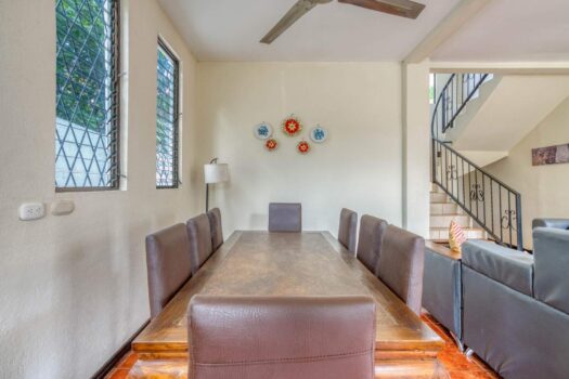 House  with 3 Bedroom + 6 Cabins In Playas Del Coco