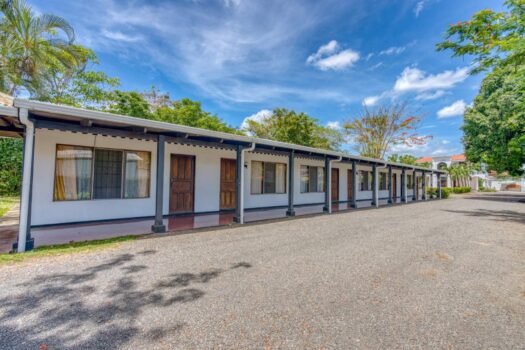 House  with 3 Bedroom + 6 Cabins In Playas Del Coco