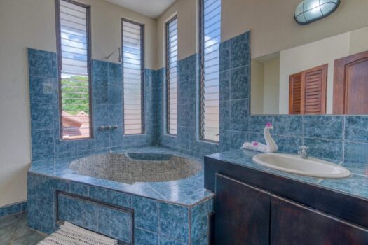 House  with 3 Bedroom + 6 Cabins In Playas Del Coco