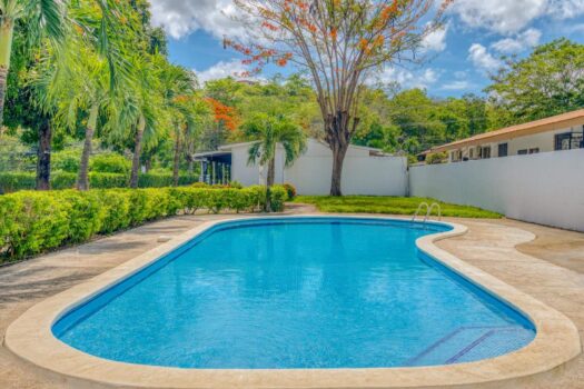 House  with 3 Bedroom + 6 Cabins In Playas Del Coco