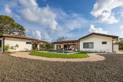 STUNNING 6 BEDROOMS VILLA IN PRESTIGIOUS HACIENDA PINILLA GATED COMMUNITY