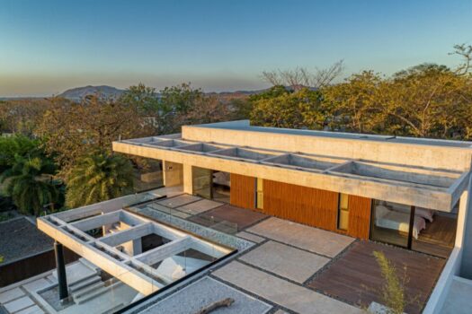 BRAND NEW MODERN HOME IN PLAYA LANGOSTA