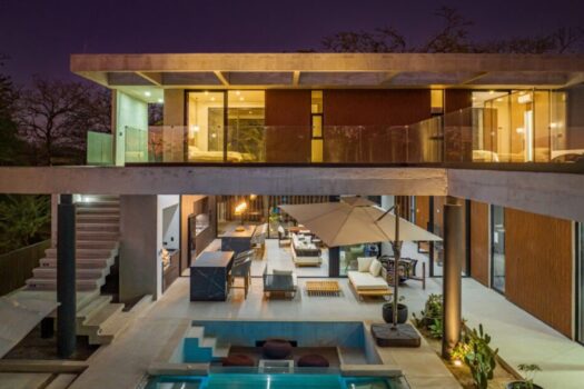 BRAND NEW MODERN HOME IN PLAYA LANGOSTA