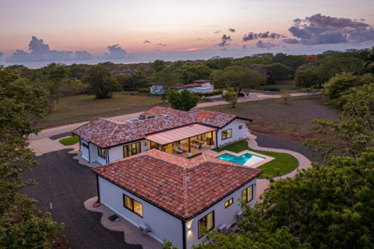 STUNNING 6 BEDROOMS VILLA IN PRESTIGIOUS HACIENDA PINILLA GATED COMMUNITY