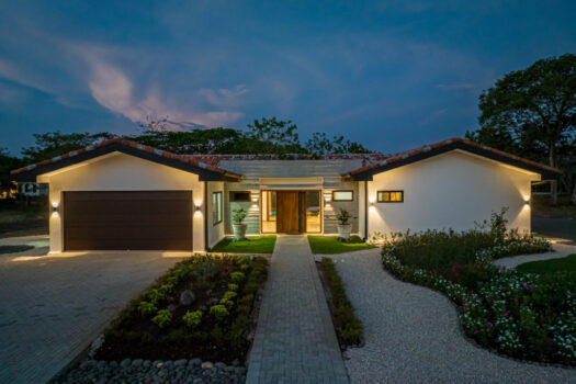 STUNNING 6 BEDROOMS VILLA IN PRESTIGIOUS HACIENDA PINILLA GATED COMMUNITY