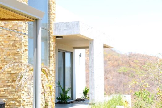 Architectural Villa: Embrace Nature’s Beauty and Enjoy Incredible Ocean Views