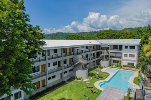 Paradizio 103 – Ground Floor, Walk to Beach Downtown, hardwood cabinets