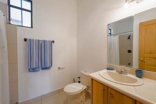 Paradizio 103 – Ground Floor, Walk to Beach Downtown, hardwood cabinets