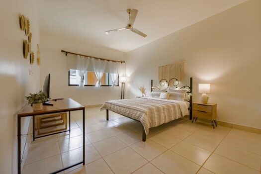 Paradizio 103 – Ground Floor, Walk to Beach Downtown, hardwood cabinets