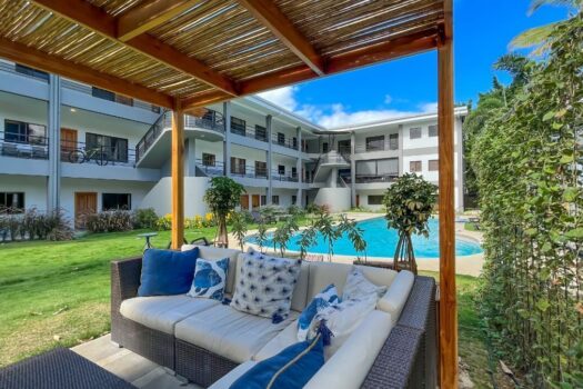 Paradizio 103 – Ground Floor, Walk to Beach Downtown, hardwood cabinets