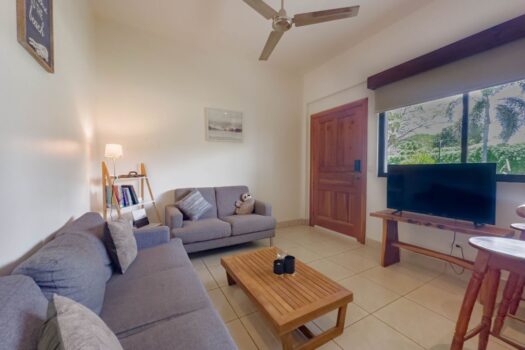 Paradizio 103 – Ground Floor, Walk to Beach Downtown, hardwood cabinets