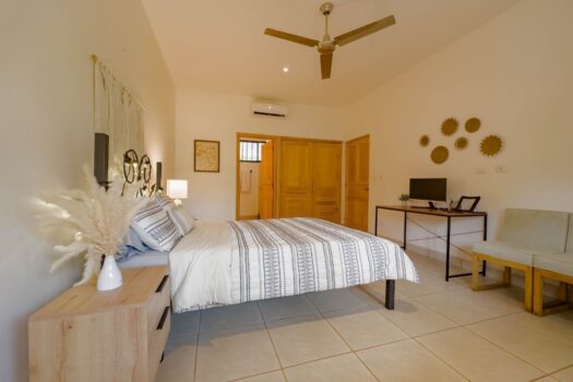 Paradizio 103 – Ground Floor, Walk to Beach Downtown, hardwood cabinets