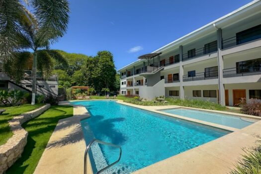 Paradizio 103 – Ground Floor, Walk to Beach Downtown, hardwood cabinets