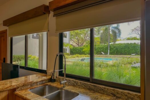 Paradizio 103 – Ground Floor, Walk to Beach Downtown, hardwood cabinets