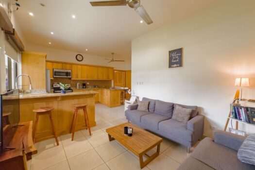 Paradizio 103 – Ground Floor, Walk to Beach Downtown, hardwood cabinets