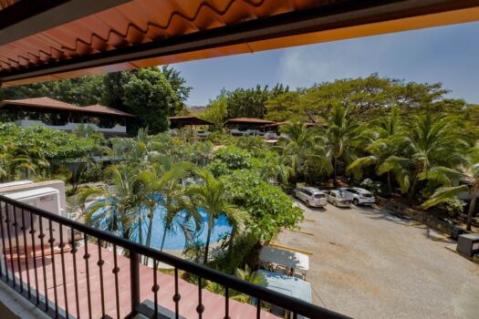 Tropical Dreams Townhome 1 – Rooftop terrace with a peak-a-boo oceanview