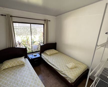 4 Bedroom House, 6 Mins Away From Playa Grande in Matapalo